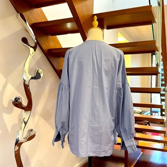 Nearly New Navy Blue Bubble Sleeves Shirt - Picture 2 of 3